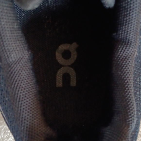 On Cloud 6 Comfort Running Shoes - Picture 15 of 16